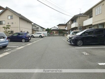 リブライス　Ｂ棟[2LDK/65.66m2]の駐車場1