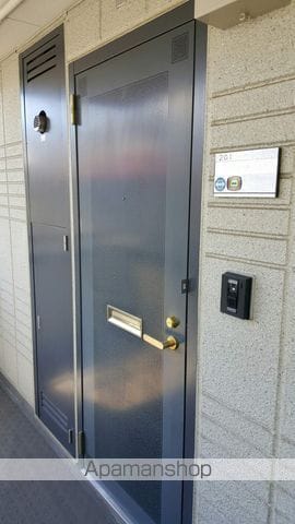 アベニュー城山A棟の玄関写真