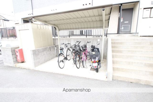 レオパレスこぶしの里 北六甲の玄関写真