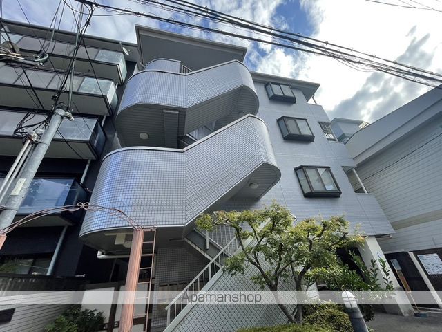 三功マンションの外観写真