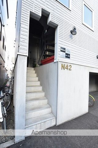 札幌市南北線 麻生駅 徒歩10分 3階建 築27年の玄関写真