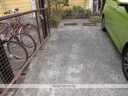 テラス天沼[1R/19.87m2]の駐車場