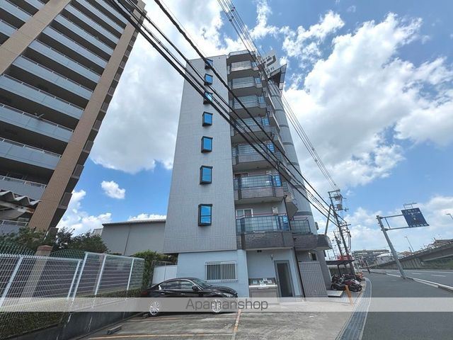 ロータリーマンション出口の外観写真