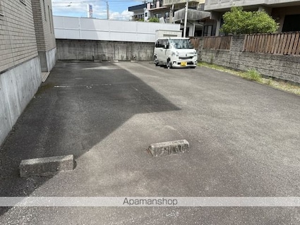 神泉ハイツ[1LDK/46.2m2]の駐車場