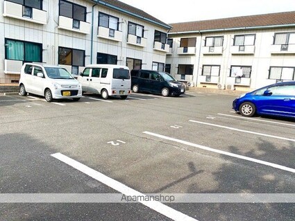 滋賀県彦根市本町１丁目[1K/17.98m2]の駐車場2