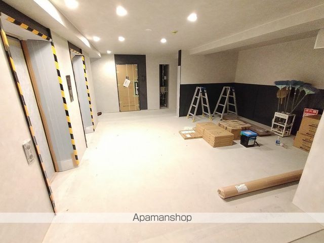 リッツ新大阪プレミアムの玄関写真