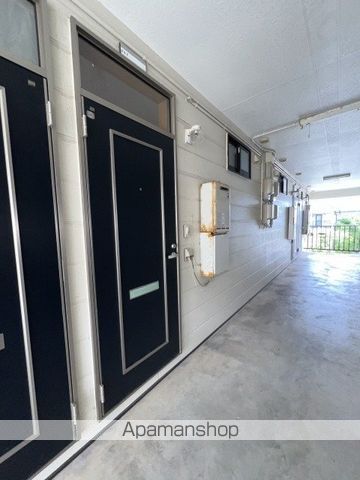 メゾンこまつの玄関写真