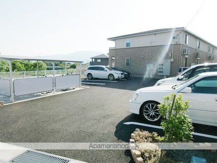 山梨県甲府市千塚４丁目[1LDK/46.06m2]の駐車場