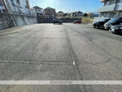 メゾン寿[1K/43.9m2]の駐車場