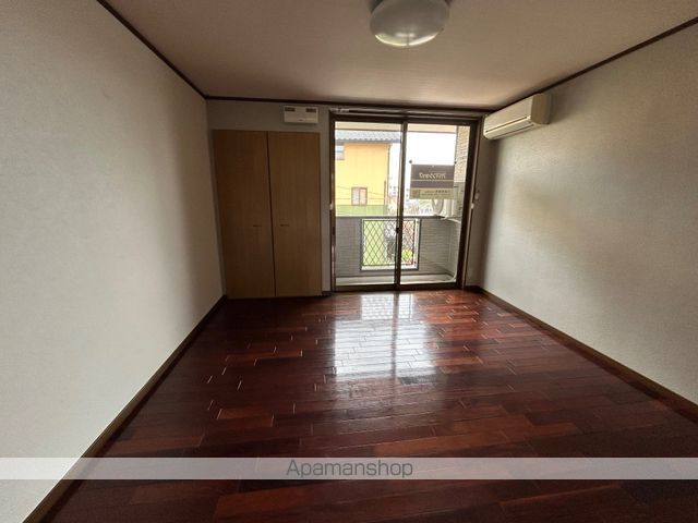 丸井ハイツ崎岡の内装写真