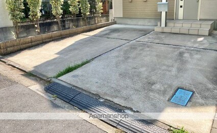 下高井戸戸建[2SLDK/74.52m2]の駐車場