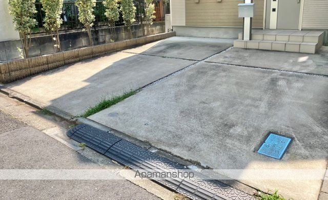 下高井戸戸建[2SLDK/74.52m2]の駐車場