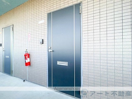カローラ桑原[1R/39.4m2]のエントランス1
