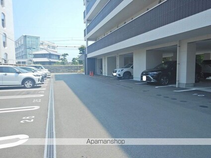 ユニヴァリィ県庁東[1LDK/41.8m2]の駐車場