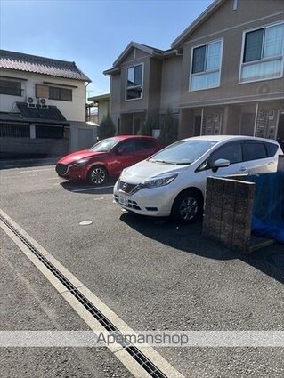 ドエル・ＴＯＭＯⅡ[2DK/62.38m2]の駐車場