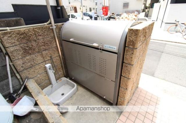 西原マンションの玄関写真