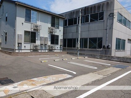 サンリット[1R/32.43m2]の駐車場