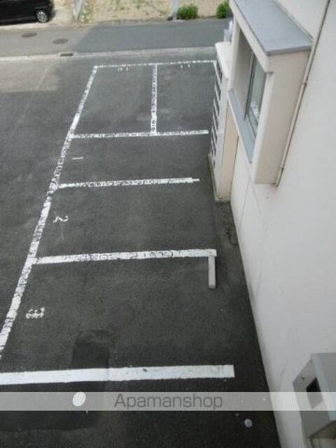 ベルメゾン古川１[1K/26.6m2]の駐車場2