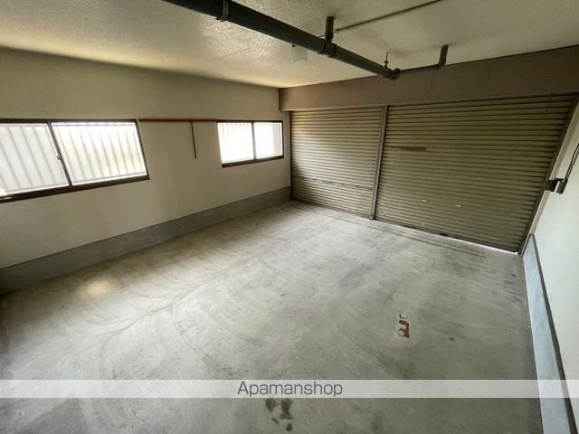 大王 RC2階建貸家の外観写真
