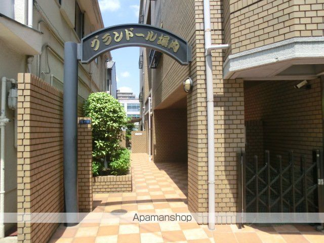 グランドール堀内の玄関写真