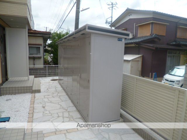 ECRATYZの玄関写真