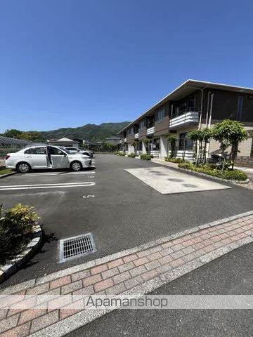 プレミアス中名の玄関写真