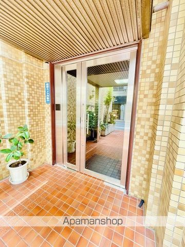 上野アビタシオンの玄関写真