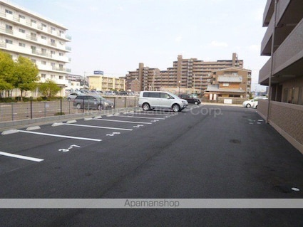 滋賀県栗東市中沢２丁目[2LDK/57.91m2]の駐車場