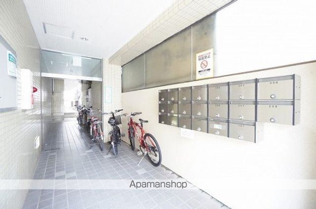 静岡市葵区 3階建 築38年の玄関写真