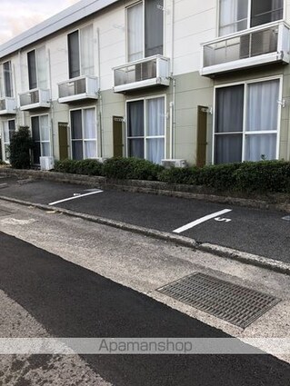 レオパレスＨＩＤＡＫＡ[1K/23.18m2]の駐車場2