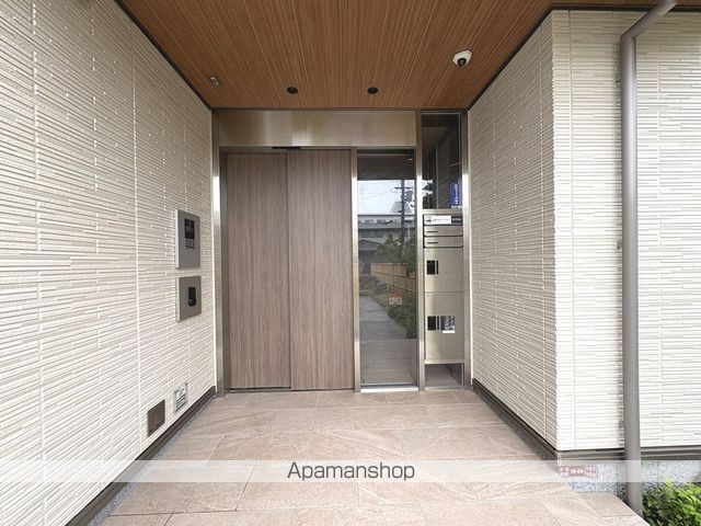 シャーメゾン中宮西の玄関写真