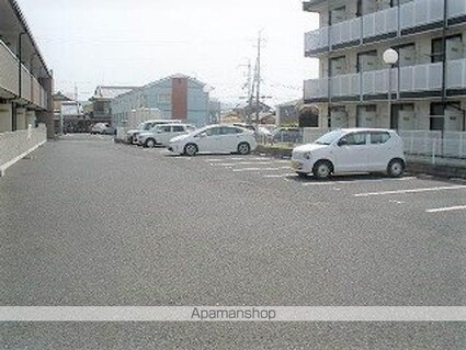レオパレスリバーコート[2DK/40.57m2]の駐車場