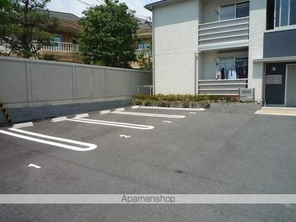 リヴェール[1K/34.76m2]の駐車場