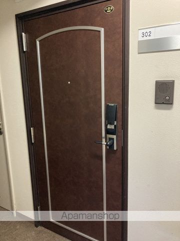 リバティープラザ本町の玄関写真