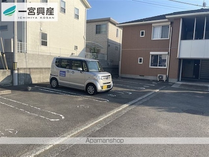 ハーミテージ　Ｃ棟[2LDK/61.6m2]の駐車場1