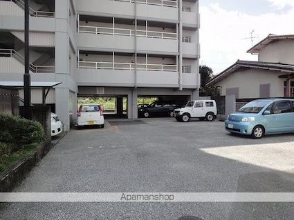 ヤイロハイツ[3LDK/69.48m2]の駐車場