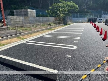 ボンヌール[2LDK/53.8m2]の駐車場1