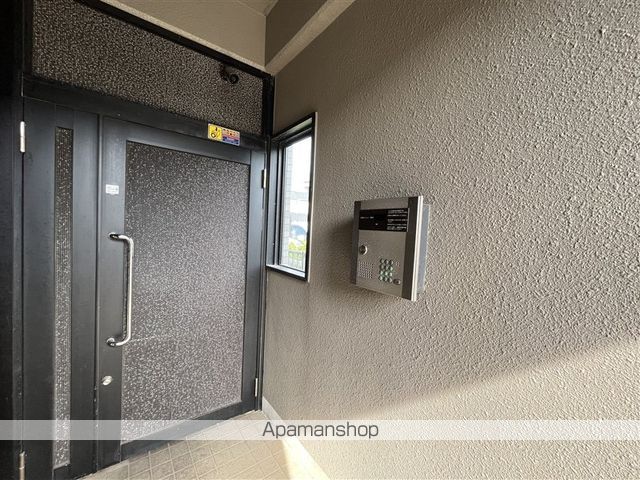 メゾン北里2000の玄関写真