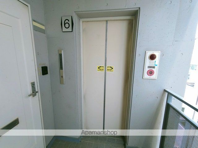 ヴィヴァンデ上甲子園の玄関写真