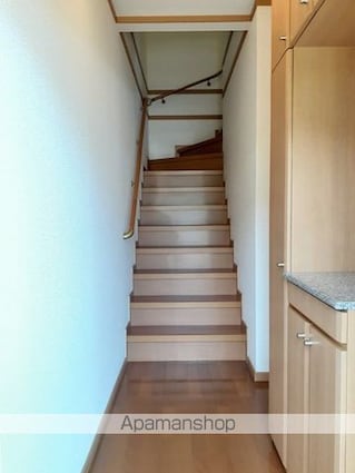 ガーデンスクエア片倉[2LDK/57.22m2]の玄関