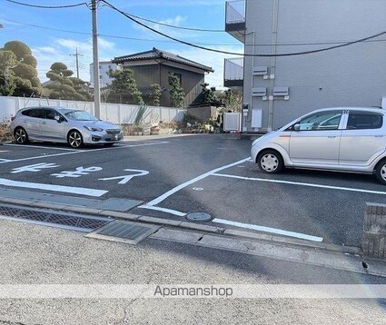 レオパレスチェリーハウス[1K/20.81m2]の駐車場