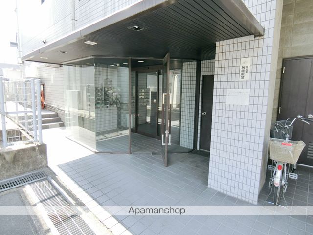 KGビルの玄関写真