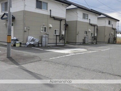 ブランデスポワール才天[3LDK/72m2]の駐車場