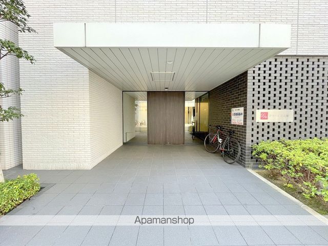 DUE立売堀の玄関写真