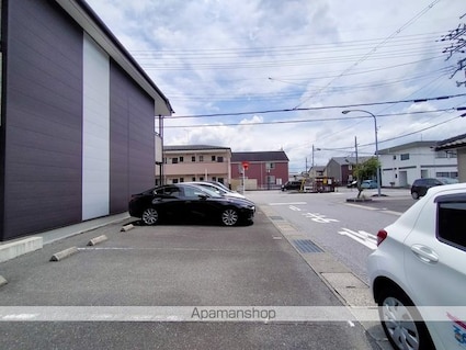 エルミナフラット長浜Ⅱ[1K/30.1m2]の駐車場1