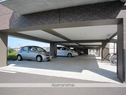 ダンデェリオン[2LDK/48m2]の駐車場