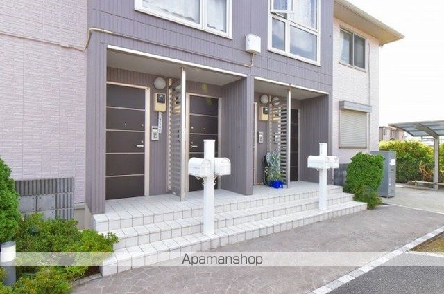 厚木市 2階建 築18年の玄関写真