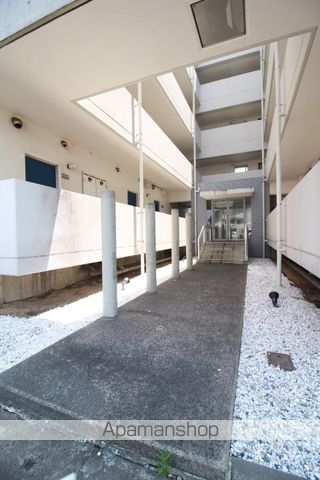 シャインコート岡南町の玄関写真