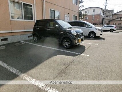 ベルデュールＡ[2LDK/57.8m2]の駐車場2