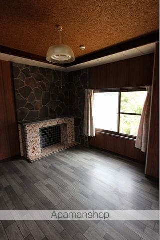 呉市 2階建 築47年の内装写真